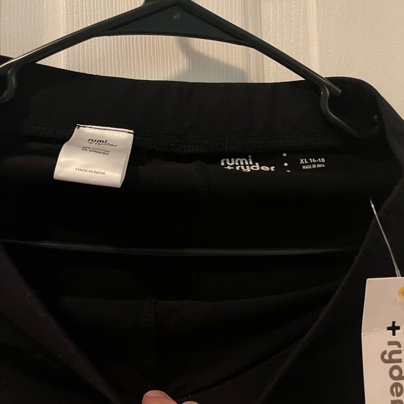 Girls knit leggings size XL, black. - Picture 2 of 4